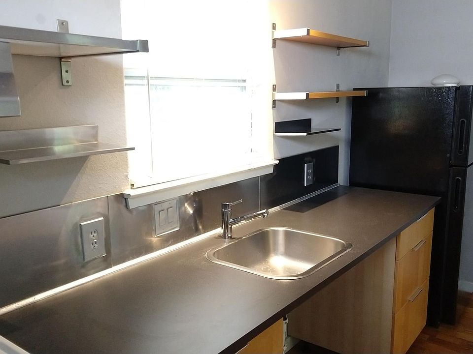 2nd image of 1302 Singleton Ave #B