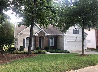 6716 Fairway Point Dr, Charlotte, NC 28269