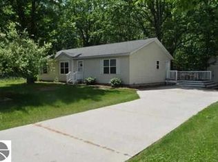 1039 York Dr, Lake Isabella, MI 48893