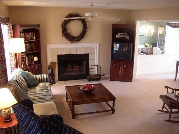 2nd image of 4069 Longford Dr NE