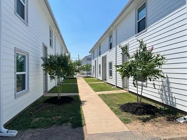 2 bed, 1.5 bath, 1170 sqft, $1,250 — Photo 1