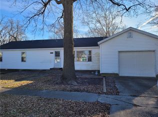 104 Michigan St, Hindsboro, IL 61930