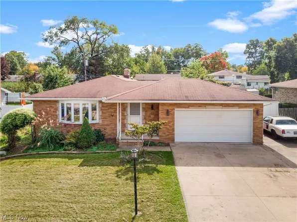 13925 Pawnee Trl, Middleburg Heights, OH 44130