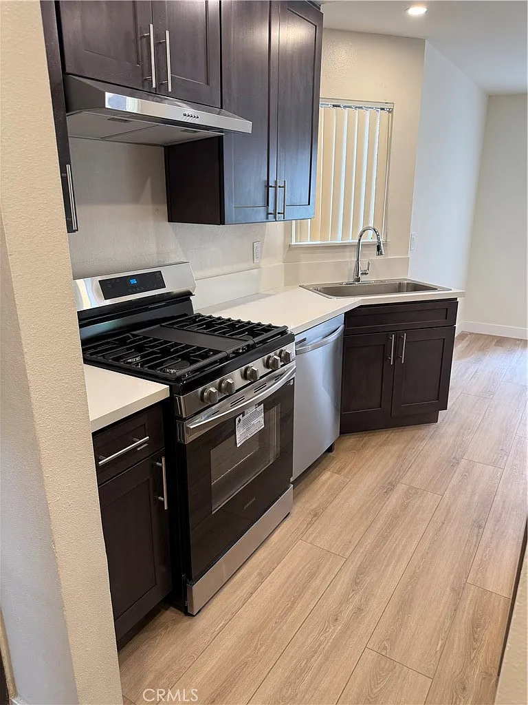 2 bed, 880 sqft, $3,150 — Photo 2