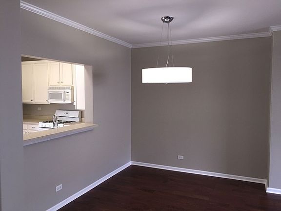 4th image of 631 S Parkside Dr
