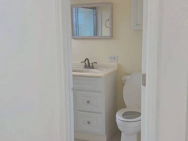 1693 N Mollison Ave — Photo 10