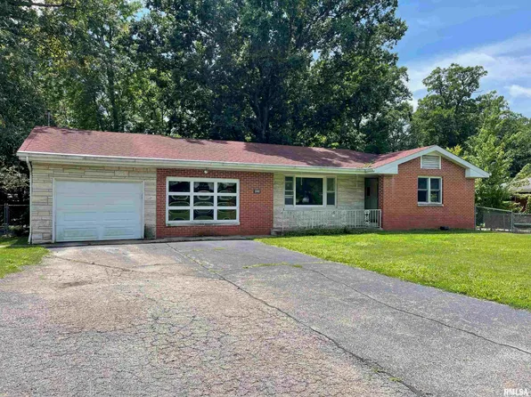 4020 Lincoln Trl, Taylorville, IL 62568