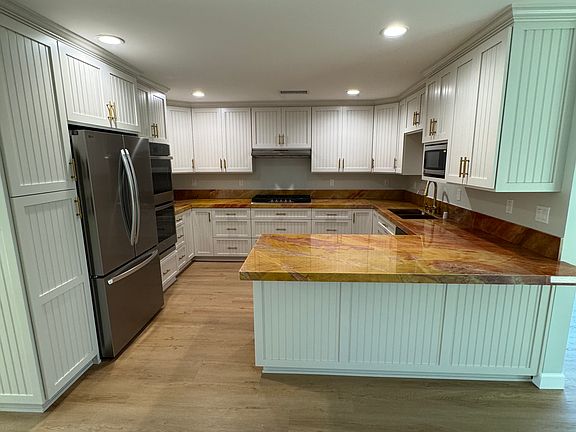 3rd image of 539 Taylor Dr