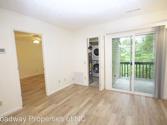 3rd image of 14 Woodstone Dr APT 21