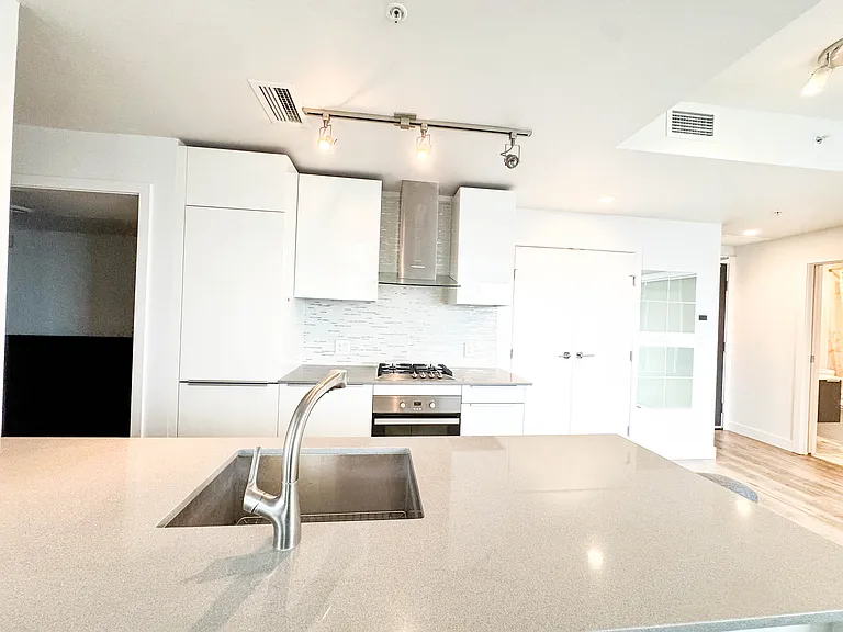 1283 Howe St #4003 — Photo 11