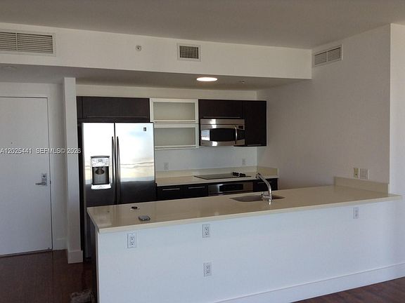 5th image of 90 SW 3rd St APT 3708