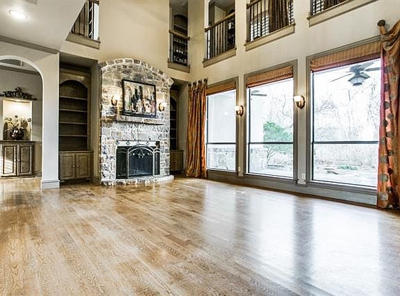4th image of 285 Victorian Dr