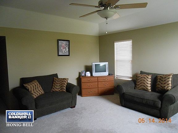 4th image of 808 S Oak Creek Dr