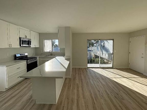 2nd image of 1532 Hornblend St #6