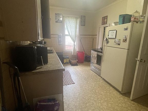 5th image of 620 Vaughn Ave