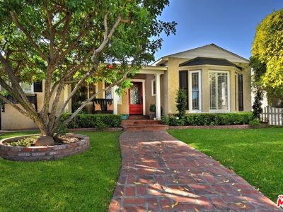 215 S Beachwood Dr, Burbank, CA, 91506