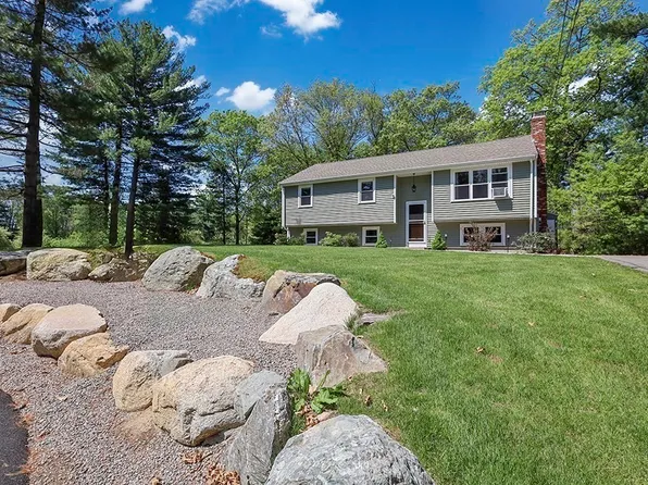 11 Jason Cir, North Attleboro, MA 02760