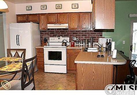 Fridge, Stove & Dishw Stay!