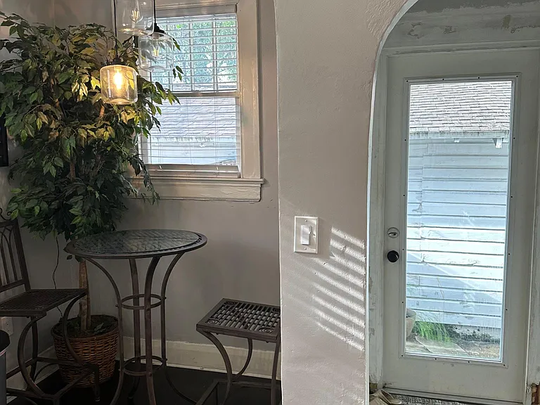 702 W Warren Ave — Photo 6