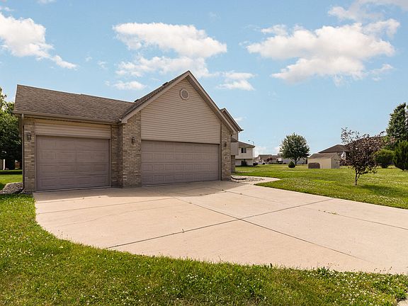 3rd image of 1671 Sapphire Ct