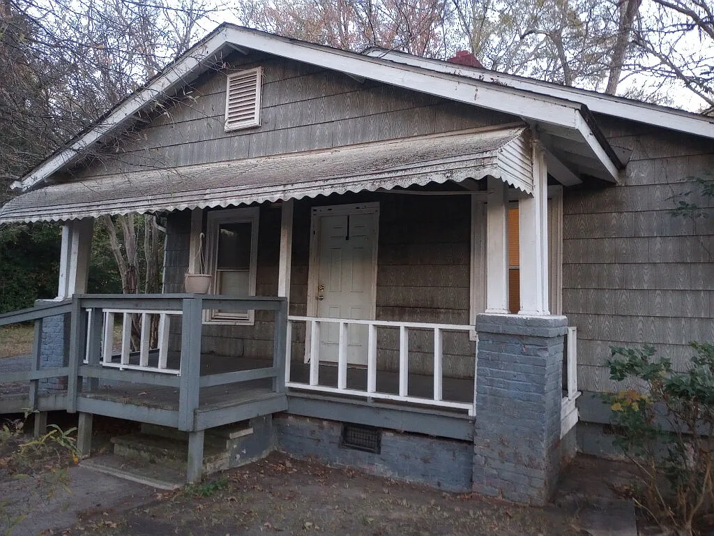 2 bed, 1.0 bath, $950 — Photo 1