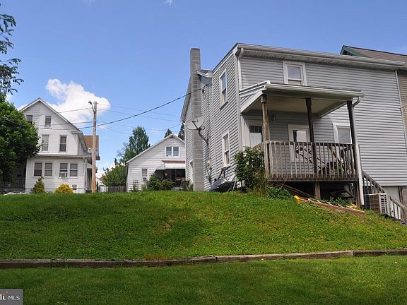 4th image of 540 Moore St