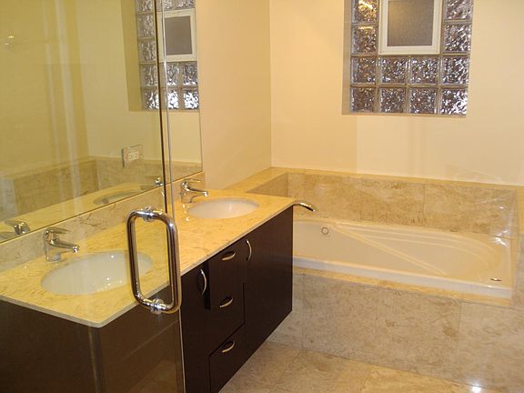 5th image of 1717 W North Ave Unit 2E