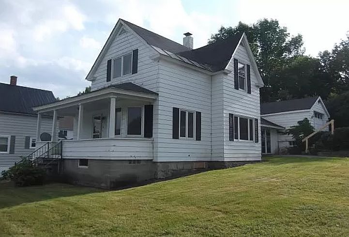 2nd image of 8 Gordon Ave