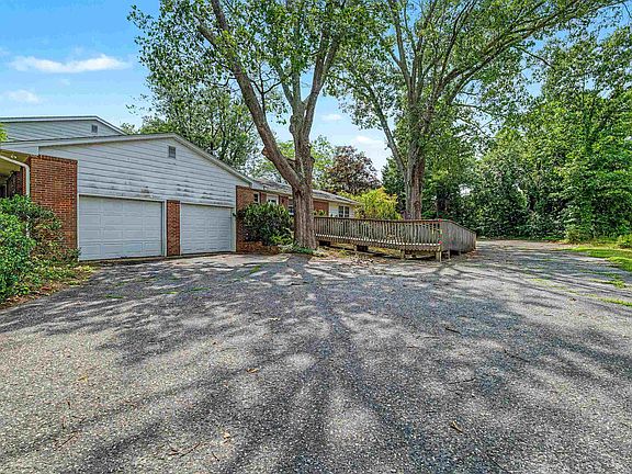 4th image of 30 Evelyn Ave
