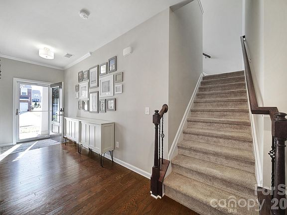 3rd image of 115 Lassen Ln
