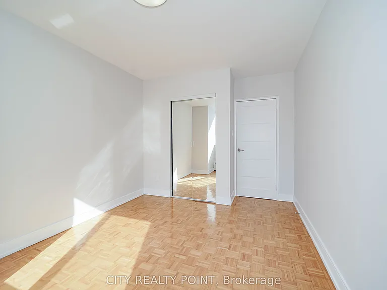 10 Shallmar Blvd #509 — Photo 16