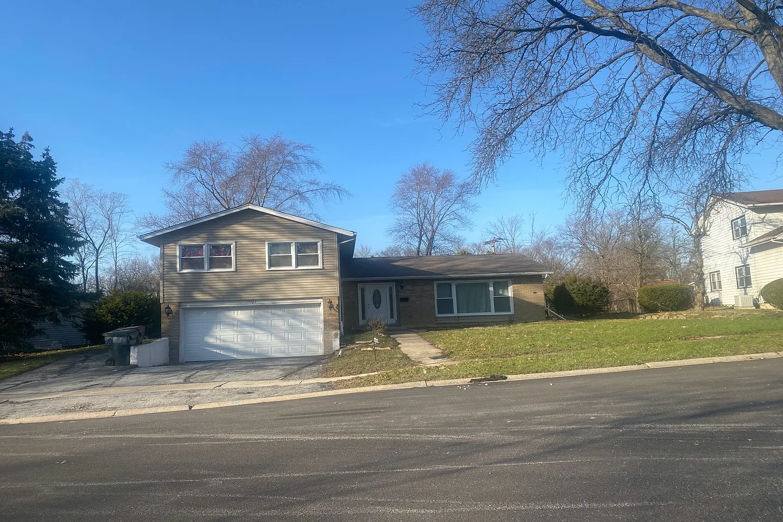 17703 Grandview Dr photo 1