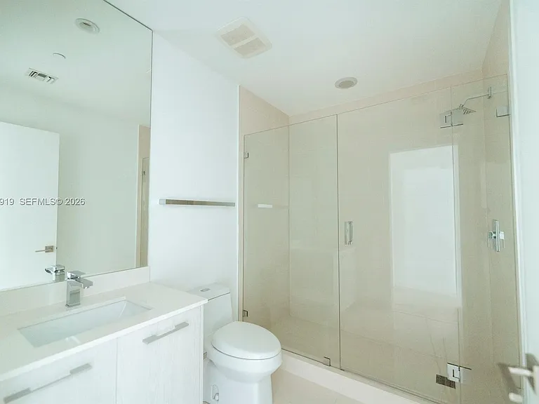 45 SW 9th St #4906 — Photo 15