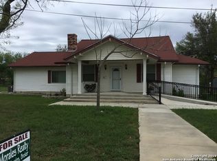 610 Poplar St, Jourdanton, TX 78026