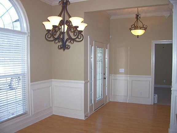 Dining to foyer