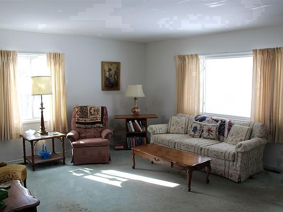 5th image of 5297 Greenleaf Dr