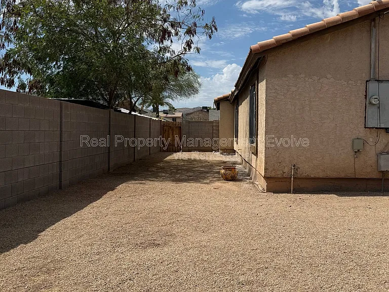 2950 E Mobile Ln — Photo 29