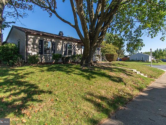 3rd image of 463 Carrollton Dr