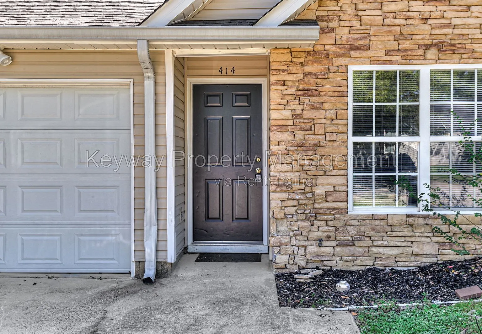 3 bed, 2.0 bath, 1366 sqft, $1,485 — Photo 1