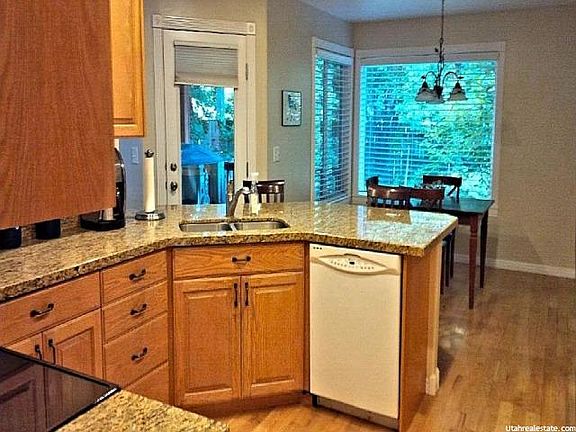 2nd image of 1984 E Walker Meadows Cir