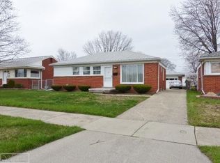 19725 Sherry St, Saint Clair Shores, MI 48081