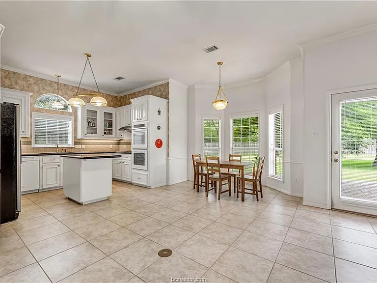 4601 Valley Brook Cir — Photo 7