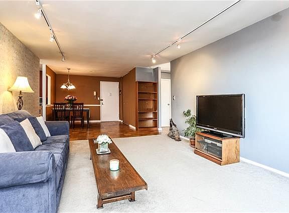 5th image of 25 Franklin Ave APT 3C