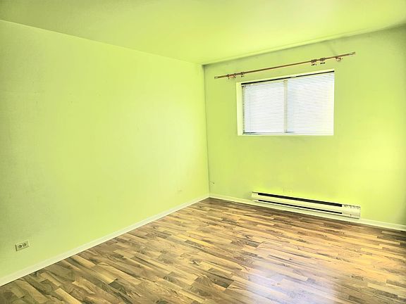 3rd image of 1328 N Geneva Dr #1