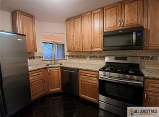 510 Sunshine Ct, Parlin, NJ 08859
