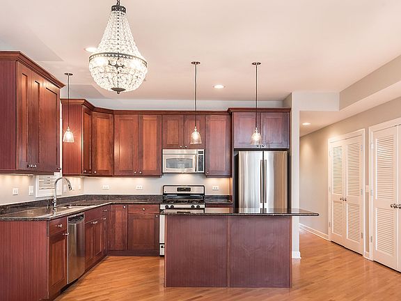 4th image of 1527 N Hudson Ave APT 3N