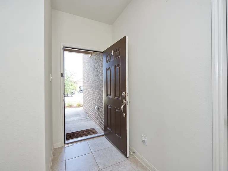 152 Curt St — Photo 3