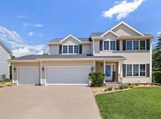 800 Spruce St, Waukee, IA 50263