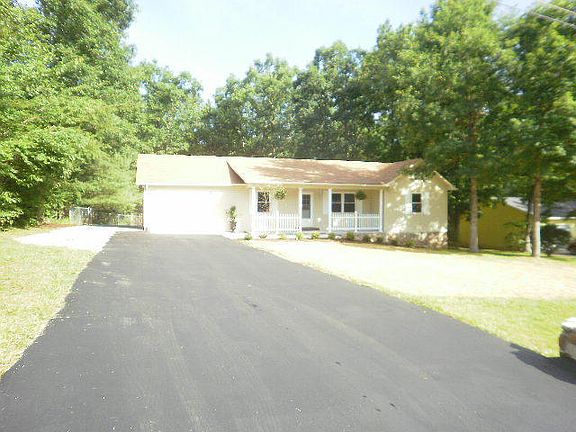 2nd image of 410 Mockingbird Dr