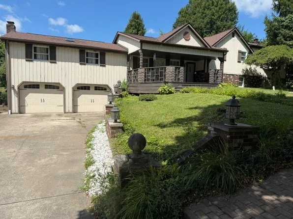 3458 Nearwood Dr, New Castle, PA 16101